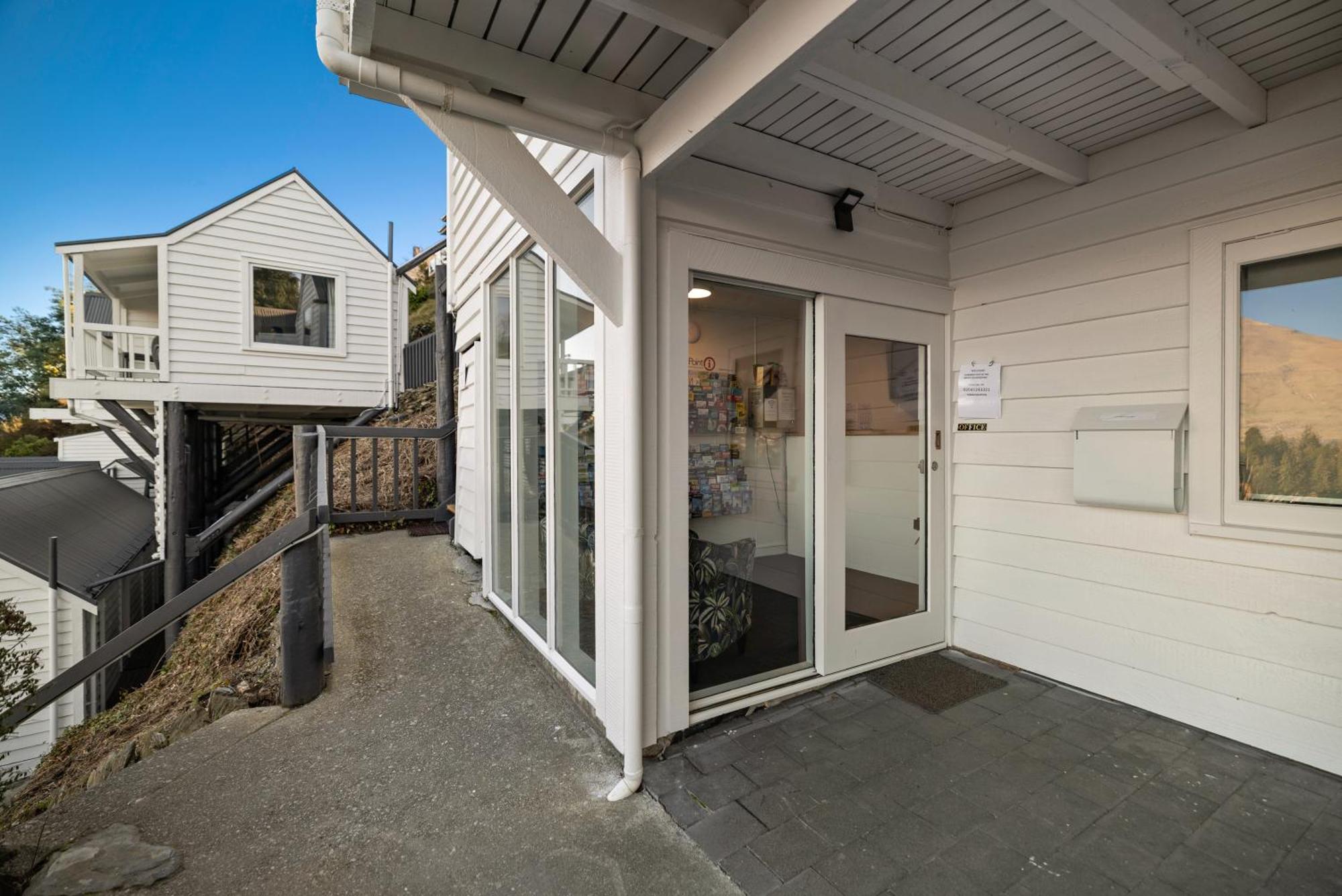 Lakeview Colonial House Куийнстаун Екстериор снимка